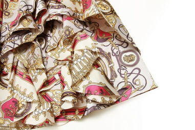 春日繁花與丹寧的邂逅 歐美新品牛仔花布連衣裙，打造時(shí)尚休閑新風(fēng)尚